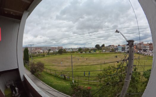 Casa rentable de 4 niveles frente a parque en Boitá – genera hasta $3 millones mensuales